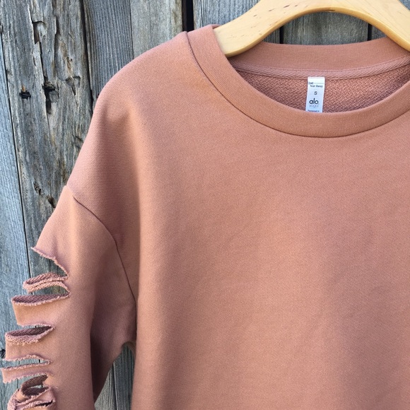 NWT Alo Yoga Fade Long Sleeve Pullover - Picture 3 of 8